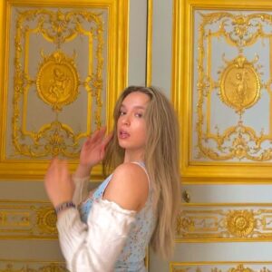 Claudia Iglesias Pérez Instagram - París Vol II 
 
En otra vida debí ser reina <3