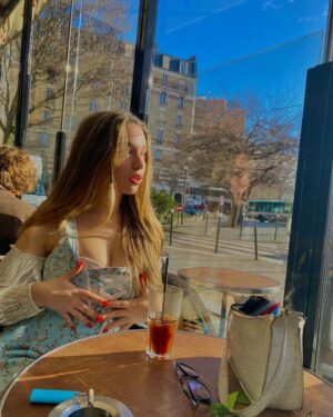 Claudia Iglesias Pérez Instagram - París Vol II 
 
En otra vida debí ser reina <3