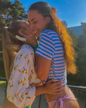 Claudia Iglesias Pérez Instagram - Cris,eres mi familia.🧡