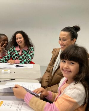Claudia Karvan Instagram - Bump 4. I have to pinch myself. Is this really my job?? I love working with all these peeps @kelsey.munro.writer Nick Coyle @the.paula.garcia , @itshenrietta.a @ava_cannon_ @nathaliemorris_ @__sars @dollydoctor @scrambledhegh  @rieko_ns @safia.arain So many legends. 🥰🙌