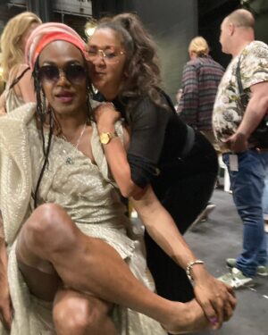 Claudia Karvan Instagram - Fan girling Zaachariaha Fielding last night at the Opera house. And hanging with the beautiful Linda Bull