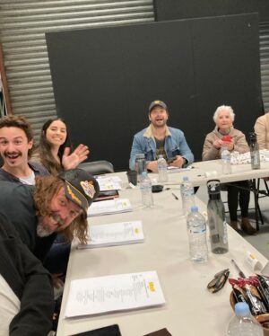 Claudia Karvan Instagram - Bump 4. I have to pinch myself. Is this really my job?? I love working with all these peeps @kelsey.munro.writer Nick Coyle @the.paula.garcia , @itshenrietta.a @ava_cannon_ @nathaliemorris_ @__sars @dollydoctor @scrambledhegh  @rieko_ns @safia.arain So many legends. 🥰🙌