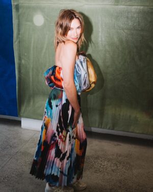 Claudia Karvan Instagram - @romancewasborn shoot. Collaboration with @laramerrett @sullivanstrumpf photographer @noahkelleylockette  FUN TIMES 🥳