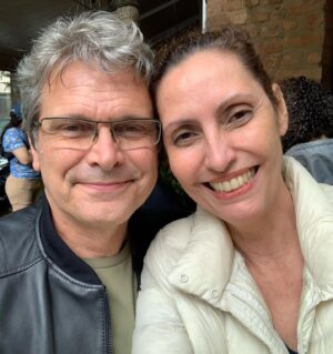 Claudia Souto Instagram - Hoje meu dia começou maravilhoso. Obrigada @luizhrios , meu amigo amado, pelo papo, os conselhos, as risadas, as preocupações com o mundo e com o café que não chegava nunca. O que vale dessa vida é o afeto. Meu parceiro no crime do Carioca Palace, love you pra chuchu.