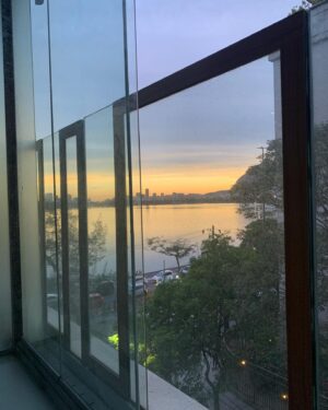 Claudia Souto Instagram - Flor e o pôr do sol ✨