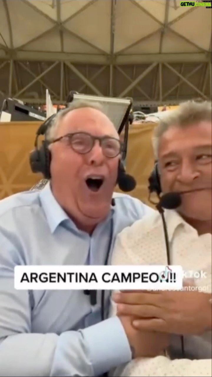 Claudio Borghi - 14.1K Likes - Cuantas emociones que vivimos hoy con @andrescantorgol @manusol15 ! Después de 36 años ARGENTINA CAMPEÓN!
Terminando el quinto evento con @telemundodeportes con broche de oro! Gracias a todos por estos 40 días increíbles!
