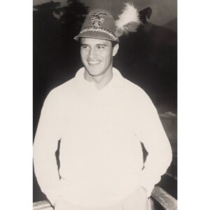 Claudio Borghi Instagram - Hoy cumplí 56 años de juventud! 🙌🏻Estoy tremendamente sorprendido de la cantidad de saludos y cariño que me han entregado mi familia, mis amigos y muchísimos desconocidos que sin habernos visto jamás me han demostrado un afecto impresionante! Espero poder responder los mensajes lo antes posible, pero son tantos que pido disculpas de antemano si no respondo hoy. Muchas, pero muchas gracias!!!