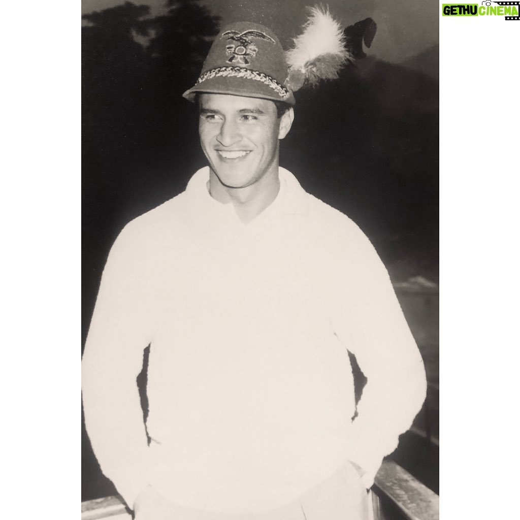 Claudio Borghi - 10.3K Likes - Hoy cumplí 56 años de juventud! 🙌🏻Estoy tremendamente sorprendido de la cantidad de saludos y cariño que me han entregado mi familia, mis amigos y muchísimos desconocidos que sin habernos visto jamás me han demostrado un afecto impresionante! Espero poder responder los mensajes lo antes posible, pero son tantos que pido disculpas de antemano si no respondo hoy. Muchas, pero muchas gracias!!!