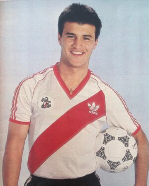Claudio Borghi Instagram - River 1988
📸 @elgraficoweb