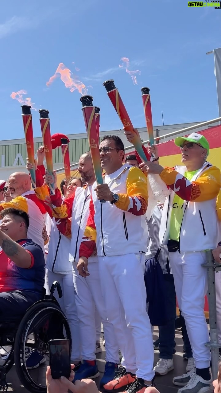 Claudio Palma - 2.3K Likes - Muy linda mañana viviendo un momento histórico para nuestro país 🔥🇨🇱. Junto a @chvdeportes con la antorcha de los Panamericanos y Parapanamericanos Santiago 2023.