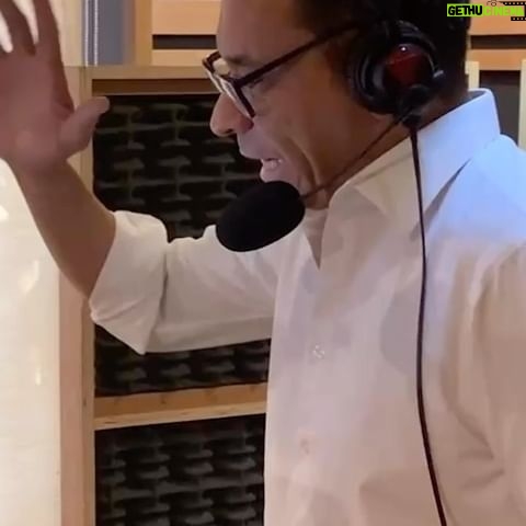 Claudio Palma - 7.4K Likes - Mi hijo cuando pequeño jugaba Winning Eleven. Recuerdo que en ese tiempo se hicieron parches con mis frases en los juegos piratas. Tiempo después me llamaron de Estados Unidos y me invitaron a ser una de las voces del juego. Fue una pega dura, pero hermosa. Semanas completas en el estudio y grabaciones de cuarenta horas para cada nueva versión . Hoy cuando he dado un paso al costado quiero agradecer a @konamilatam y a @robbyearon por haberme permitido ser parte de la familia Pes.
#relator #comentarista #futbol #videojuegos #EFootball