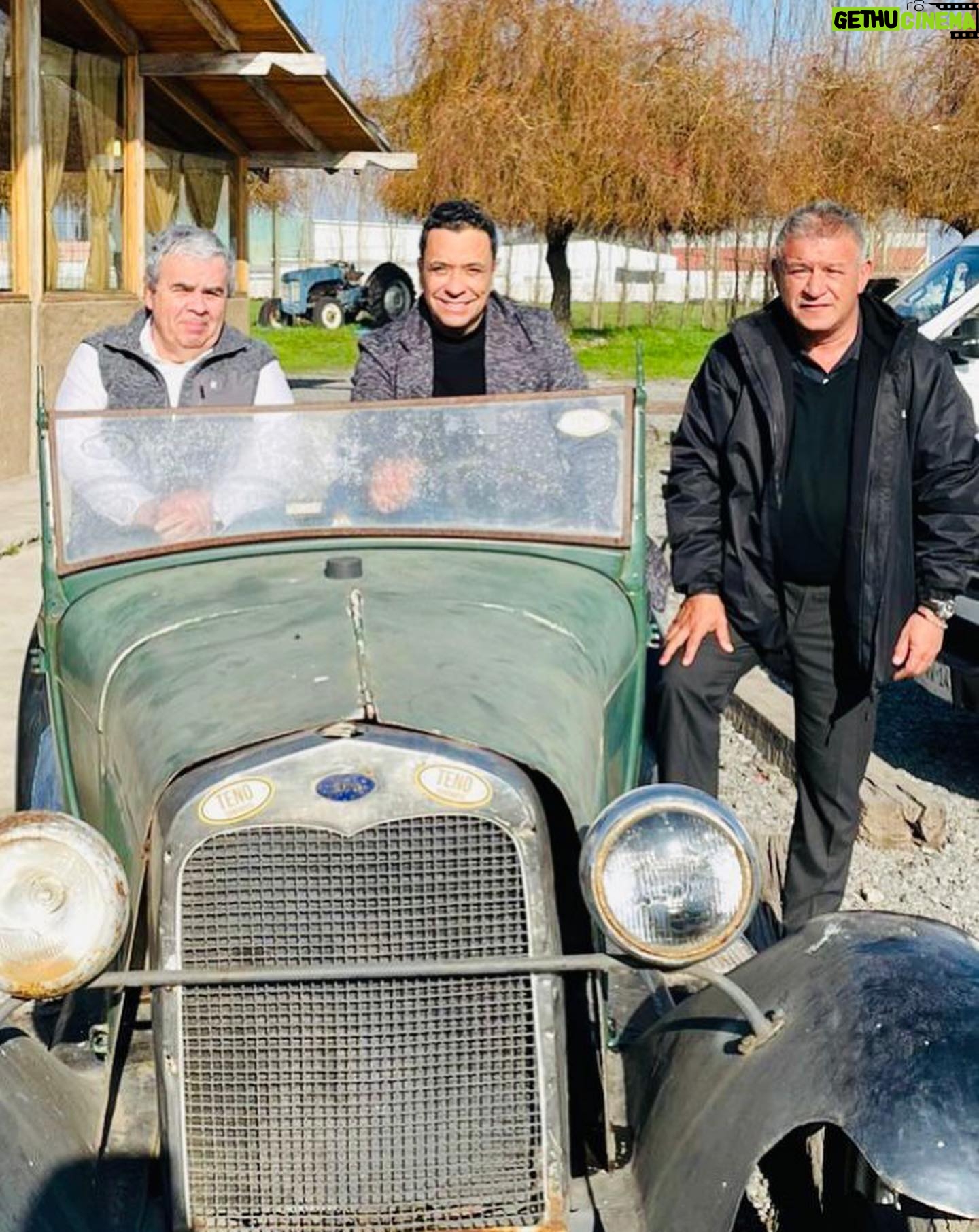 Claudio Palma - 7.9K Likes - Rumbo a Talca para el clásico del fútbol Chileno.
“Lentos, pero seguros”.
Junto a @aldo_schiappacase y @bichiborghi_ ⚽️🔥
