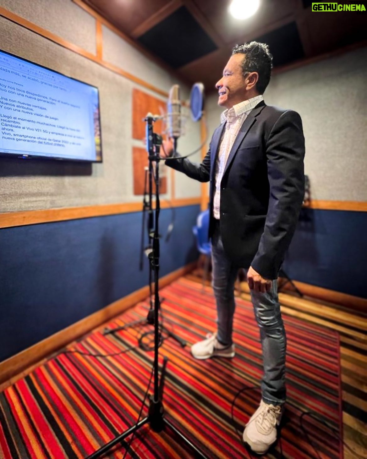 Claudio Palma - 4.3K Likes - Grabando para comercial Vivo, junto a @1984.lat 🎙.