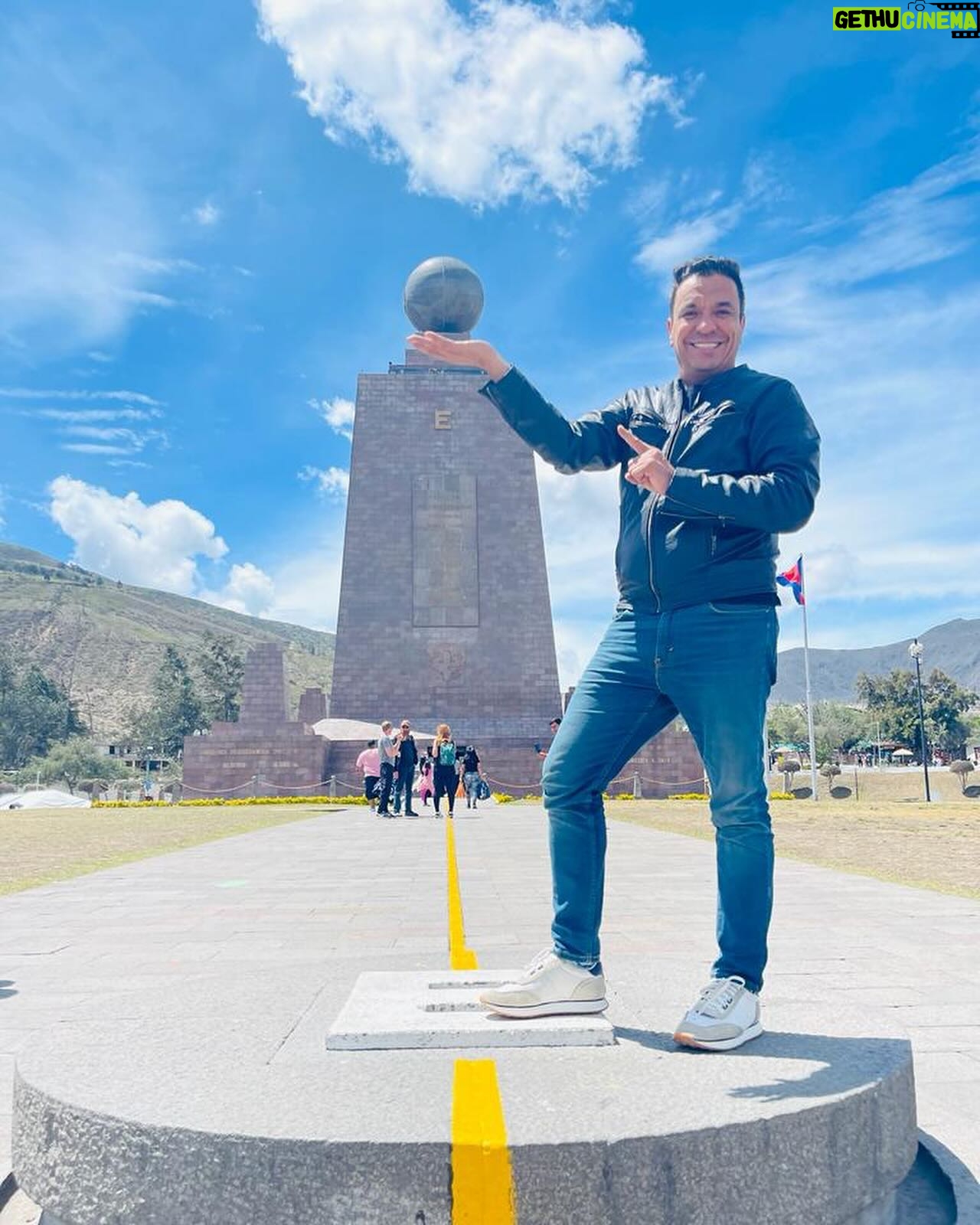 Claudio Palma - 2.7K Likes - Esperando el partido de La Roja desde la mitad del mundo, Quito. 🇪🇨🌎