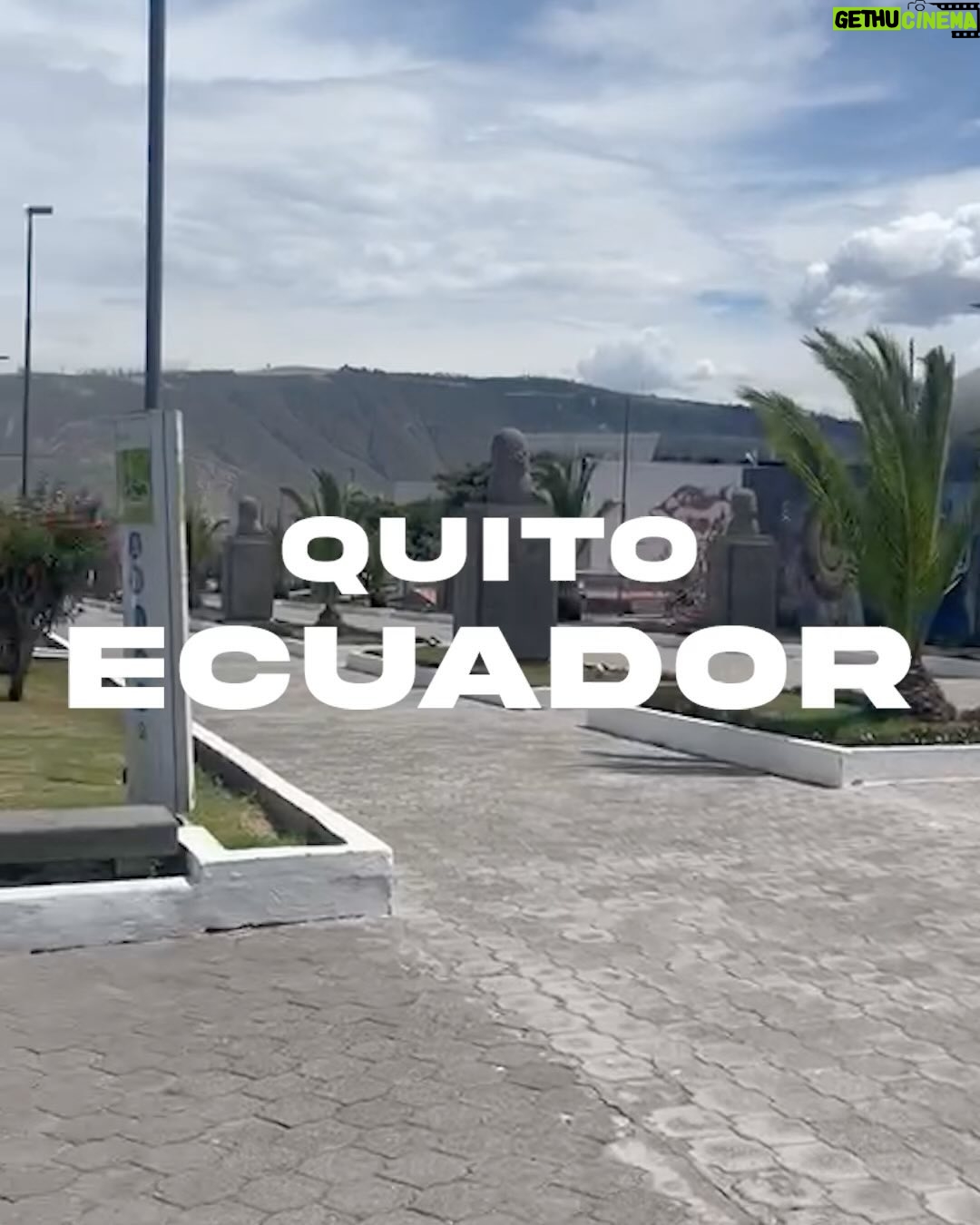 Claudio Palma - 2.7K Likes - Esperando el partido de La Roja desde la mitad del mundo, Quito. 🇪🇨🌎