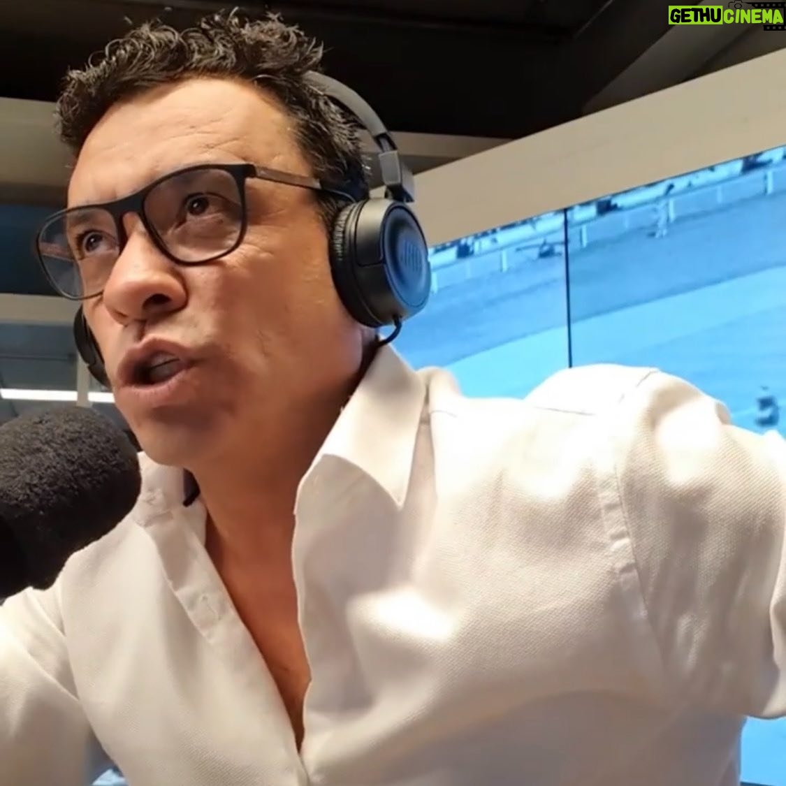 Claudio Palma - 6K Likes - Yo fui auditor más que televidente desde muy pequeño. Crecí escuchando Emisoras AM.
Tenía mi radio transistor, y agarraba señales de radios mendocinas , siempre atrapado por las voces.
Quiero aprovechar de saludar a todos lo que día a día trabajan en este maravilloso mundo.
#diadeltrabajadorradial #radio #felizdia 🎙
