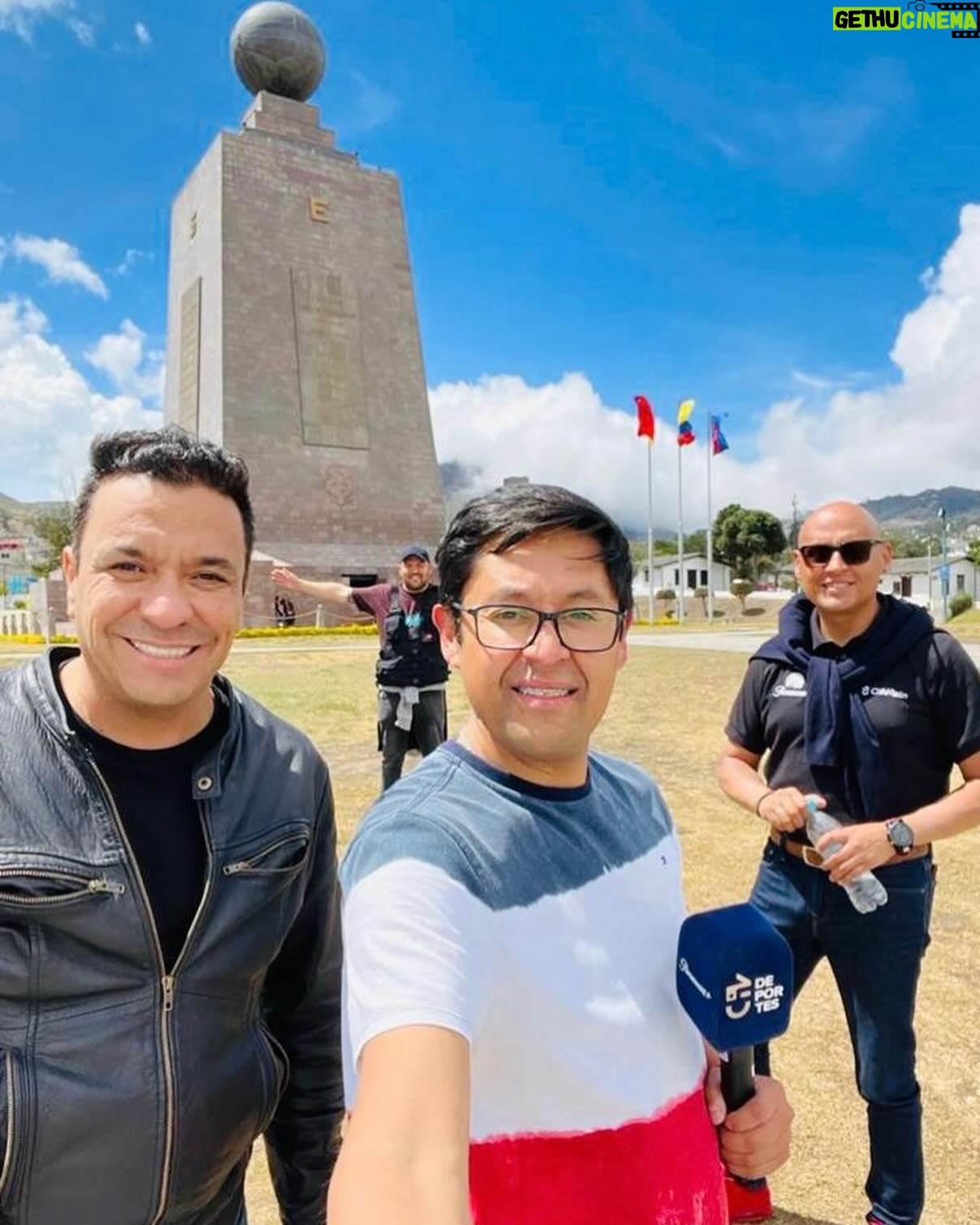Claudio Palma - 2.7K Likes - Esperando el partido de La Roja desde la mitad del mundo, Quito. 🇪🇨🌎