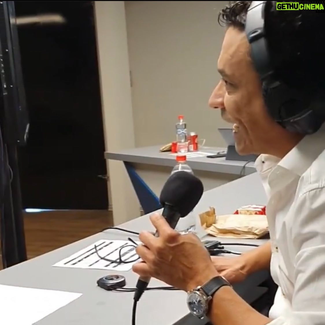 Claudio Palma - 6K Likes - Yo fui auditor más que televidente desde muy pequeño. Crecí escuchando Emisoras AM.
Tenía mi radio transistor, y agarraba señales de radios mendocinas , siempre atrapado por las voces.
Quiero aprovechar de saludar a todos lo que día a día trabajan en este maravilloso mundo.
#diadeltrabajadorradial #radio #felizdia 🎙