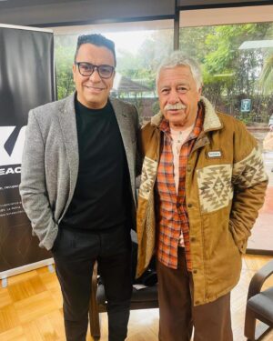 Claudio Palma Instagram - Como siempre muy grato conversar con el gran @carloscaszely ⚽️🇨🇱