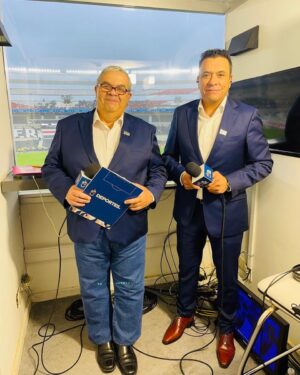 Claudio Palma Instagram - Hoy en directo desde Buenos Aires junto a @chvdeportes arrancamos las Clasificatorias al Mundial. 🌎⚽️ A partir de las 21:00 horas viviremos el partido entre Argentina y Ecuador.