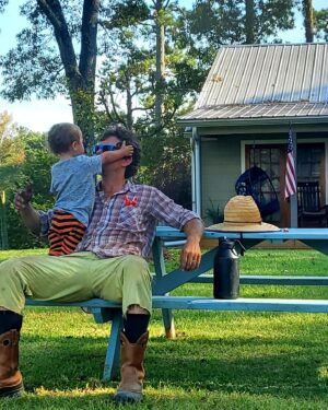 Clayne Crawford Instagram - Break time. 
Grandpa life   Farmlife = ❤
Follow @back40films !!!!!!
#cuprunithover