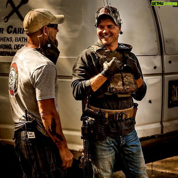 Clayne Crawford - 10.5K Likes - Wednesday's
Working with people who also love there job helps the day fly by.
#happy #thechannel