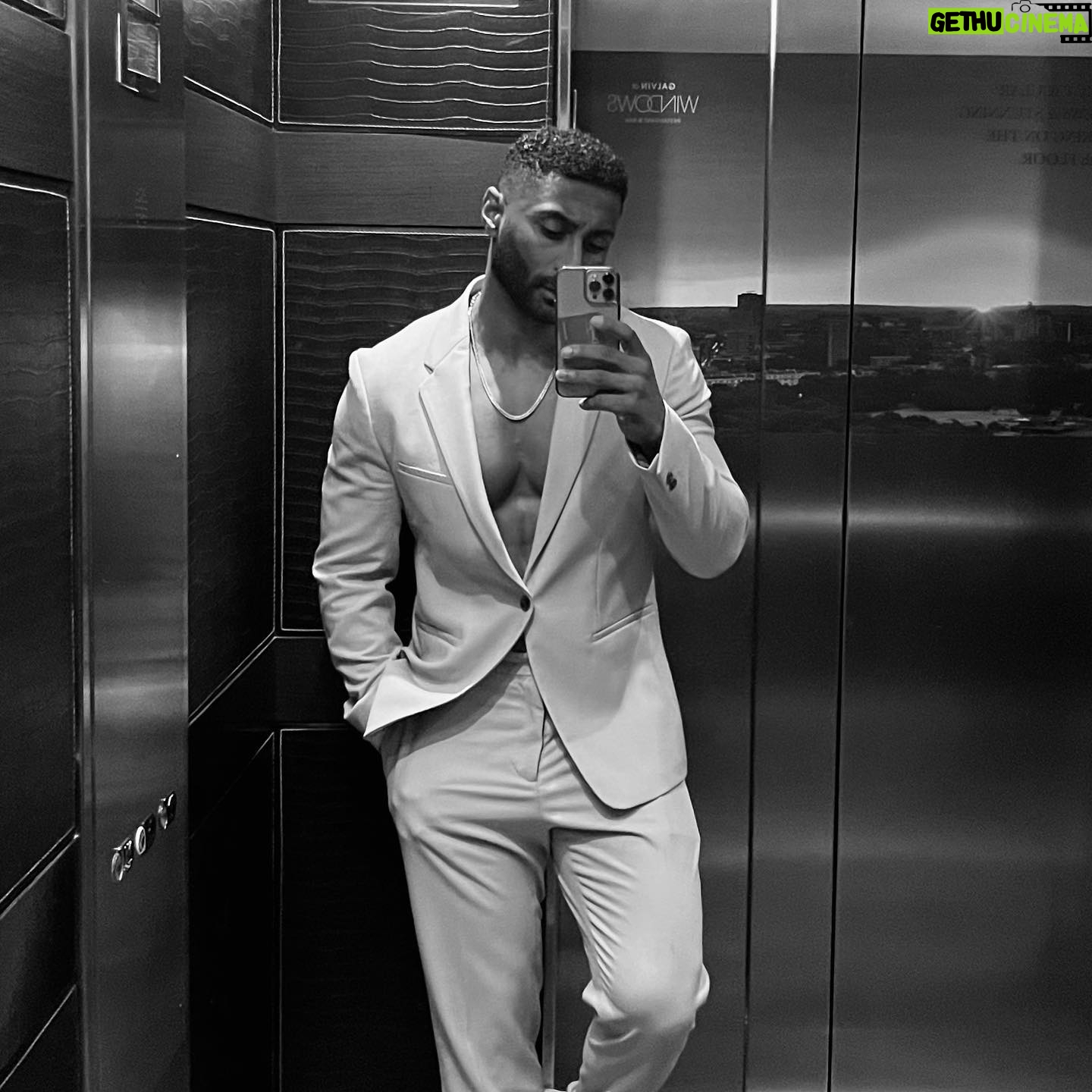 Clint Gordon - 1.2K Likes - B&W