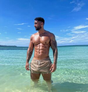 Clint Gordon Instagram - Been working away, but keeping on top..
#jamaica #fitness #fitnessmotivation