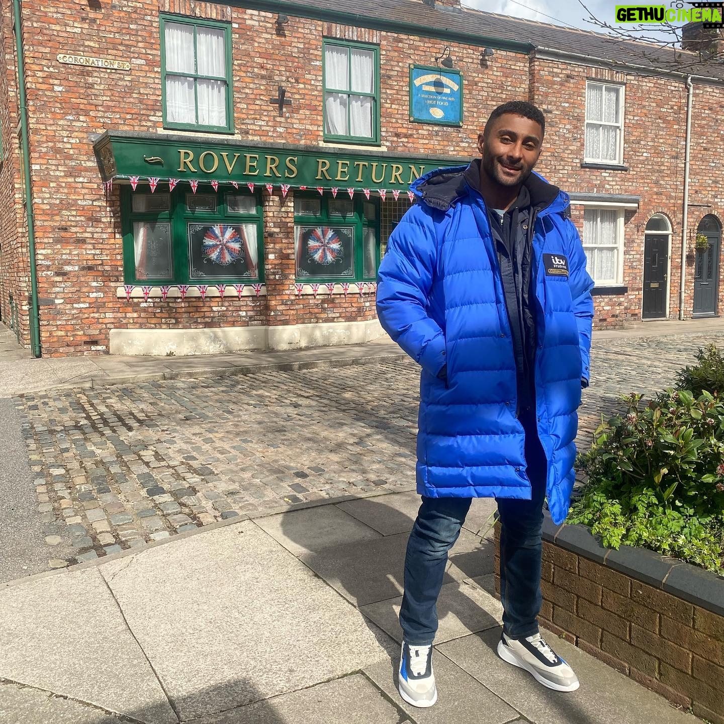 Clint Gordon - 1.3K Likes - You might even catch a glimpse of Matty entering the street tonight for the first time. Here’s a pic from my first day on set….had to get the classic Rovers Return pic in didn’t I. Coronation Street ITV tonight from 8pm 🙌🏾