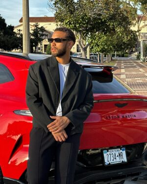 Clinton Moxam Instagram - Hollywood Mox 😎 x @astonmartin ⁣
⁣
#DBX707 #POWERDRIVEN