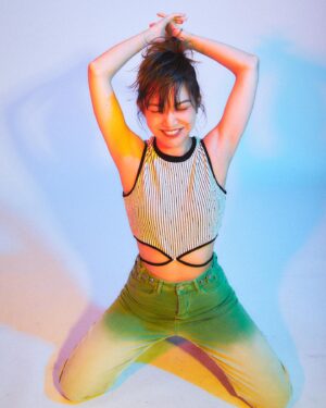 Clover Kao Instagram - 非常喜歡の一組照片🥹🥹🥹
完全選不出來最喜歡哪一張
你們幫我選？？？

Photo/ @portrait.mose 
Hair/ @1995christy_ 
Makeup/ me
Clothes/ @shanshanisagoodgirl_33