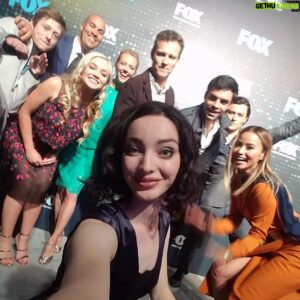 Coby Bell Instagram - Fox upfront follies with the cast of THE GIFTED. @marvel @foxtv @percyhyneswhite @theamyacker @natalynlind @seanjamesteale @emmadumont @jamiejchung Stephen Moyer, Blair Redford  LETS GO!