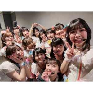 Coco Hayashi Instagram - 🌈🎙️🔥
．
2024.01.13(sat.)〜01.14(sun.)
ラブライブ！虹ヶ咲学園スクールアイドル同好会
6th Live! I love You ⇆ You love Me 神奈川公演
⁡
ご来場、ご視聴いただきまして、
ありがとうございました！✨️
⁡
Kアリーナ、最高の景色でした。
外の雪も溶かすほどの、熱狂。
虹色の光たち。
ほんっとうに、幸せな空間でした！
⁡
ライブは、ステージ上にいる私たちと
客席から参加してくれるみんなと
全員でつくるものだと改めて実感しましたよ！
心があたたかくなります。ありがとう！
⁡
侑ちゃんも含め、ニジガク全員でステージに立つことができたのも、嬉しかった！
⁡
虹ヶ咲のライブで全員揃う場所に参加するのは、私は初めてだったので、
踊っているときにメンバーと目が合う瞬間や
MCでわちゃわちゃとお話しする時間が本当に楽しくて！
⁡
何度でも言いますが、このメンバーの一員になれてよかった。
⁡
ひとりひとり、みんなのことが大好きです！
．
ソロ曲「チェリーボム」
いかがでしたか？🍒💣
⁡
甘酸っぱく瑞々しく、弾けるほどに膨らむ想い。
せつ菜らしい、全力のラブソングだと思います。
⁡
彼女のまだ未熟な少女らしい部分と
まるで世界を救うヒーローのような、
パッション溢れる部分
どちらも表せたらいいなと考えて、パフォーマンスしました！
⁡
せつ菜の"大好き"届きましたか？
．
私は歌ったり踊ったり、ステージの上で表現することが好きです。
⁡
特に優木せつ菜とライブするとき、私は自由になれる気がします。
⁡
せつ菜はどんなときも、
みんなの大好きを否定することはありません。
そんな彼女と共に歌っているから、
私も心を解放することができるんじゃないでしょうか。
⁡
私も、せつ菜の情熱に応えたいと思う。
せつ菜の"大好き"を
応援してくれるあなたの"大好き"を
丸ごと受け止めたいと思っています。
⁡
みんなの想い全部をすくいあげることは
とっても難しいけれど、
せつ菜が「誰もが"大好き"を言える世界を広げていきたい！」と言うのなら
私はその野望を叶えるパートナーになります。
どこまでも一緒に、走っていきます。
⁡
あなたも"優木せつ菜の野望のパートナー"の一員です。
⁡
これからも、優木せつ菜と中川菜々の"大好き"を大切に、演じてまいります。
⁡
7th Liveの開催も発表され、
ビジュアルノベルゲームの制作決定、
にじよん！の放送も劇場版の公開も待っています。
⁡
まだまだ、歩みを止めない虹ヶ咲。
⁡
最高のもっと先へ。
みんなで進んでいきましょう！🌈✨
⁡
⁡
優木せつ菜/林鼓子
．
．
#lovelive #ラブライブ
#虹ヶ咲 #live
