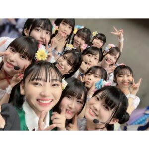Coco Hayashi Instagram - ⭐️💖🌈
．
2023.12.09(sat.)〜12.10(sun.)
『異次元フェス アイドルマスター★♥ラブライブ！歌合戦』
⁡
虹ヶ咲学園スクールアイドル同好会、優木せつ菜役で出演させていただきました！
⁡
会場に足を運んでくださった皆様、
配信で応援してくださった皆様、
ありがとうございました！
．
交わるはずがないと思っていたアイドルたちが、こうして東京ドームという大舞台で一堂に会するなんて、本当にキセキのような2日間でした！✨
大好きな方たちとお会いすることもできて、
とにかく楽しかったです🎶
⁡
Day2では、せつ菜のソロ曲『CHASE!』も披露させていただきました。
｢私は今、東京ドームにたった一人で立って歌っている。｣
そう考えると、あまりの緊張と興奮で、体の震えが止まりませんでした。
目線をあげると、ドーム中がスカーレットの光でいっぱいになっていて、夢の中にいるようで。
⁡
私の"大好き"なひとたちのために"大好き"を精一杯叫ぼう。そう心に誓って、ステージに立ちました。
⁡
皆様に楽しんでいただけていましたら嬉しいです！
⁡
コラボ曲では
アイドルマスターシャイニーカラーズ
ストレイライトさんの
『Tracing Defender』を披露させていただきました！🎶
⁡
まさかのダンス曲！
今まであまり踊ったことのないような振り付けでしたが、せつ菜のかっこいい一面を皆様にお届けできたらいいなぁと、バキバキ！踊らせていただきました！
⁡
憧れの先輩、ずっと会いたいと思っていたみなさんと踊ることができて、とーっても幸せでした！✨
．
またこんな"異次元"なイベントが開催されたら…そう想像するとワクワクします！
そんな日が来たらいいなと思いますし、
東京ドームのステージに再び立つことができるよう、もっともっと輝けるよう、努力したいと思いました！🌟
．
いよいよ、クリスマスは6th LIVE。
せつ菜と全力で"大好き"を届けますよ！
愛知で会いましょう！
．
．
#異次元フェス
#アイラブ歌合戦
#lovelive #虹ヶ咲
#優木せつ菜