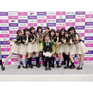 Coco Hayashi Instagram - 🌈🎙️🔥
．
2024.03.09(sat.)〜03.10(sun.)
LoveLive! Series Presents ユニット甲子園 2024
ありがとうございました！
．
A・ZU・NAとしてパフォーマンスするのは、5月のにじたび！東京公演ぶりでした！🌈✨️
⁡
私は、「Blue!」を初めて歌わせていただきました！
いかがでしたか？🫧
皆様の元へ、キラキラ光るシャボン玉の泡が飛んでいく幻想的な様子をみて、
もっともっと、A・ZU・NAとして
ニジガクのメンバーとして
せつ菜とともに見たい景色があると改めて思いました！
⁡
A・ZU・NAにも虹ヶ咲にも
皆様に聴いていただきたい楽曲が
まだまだたくさんあります。
⁡
これからも"七変化"の魅力で
皆様を虜にできるよう、頑張りますっ！
．
ユニット"甲子園"ということで
一体どうやって他のユニットと競い合うのか…と思っていましたが、"競い合う"のではなく、互いに切磋琢磨し合い、ラブライブ！シリーズの一員として手を取り合い、よりよいライブを作ってゆくということなのだと、ライブを通して実感しました！
⁡
これもまた、青春。
この輝きが、トキメキ。
⁡
スクールアイドルっていいですね…！
⁡
皆さんのパフォーマンスがほんっとうに眩しくて、私はラブライブ！シリーズが好きだなぁと思ったし、
私があの日、焦がれ続けた光に手を伸ばしたときから、全てが始まっていたんだなぁと感慨深くなりました。
⁡
またこうして、ラブライブ！シリーズのイベントがあったらいいな。
⁡
そのときまで、また一歩ずつ頑張らないとですね！せつ菜さん！🎙️🔥
⁡
改めまして、
会場に足を運んでくださった皆様、
配信で応援してくださった皆様、
ありがとうございました！
．
．
#ユニット甲子園Day1
#ユニット甲子園Day2
#lovelive #虹ヶ咲