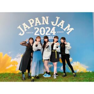 Coco Hayashi Instagram - 🥁🐼💜
．
2024.05.03(fri.)
JAPAN JAM 2024
MyGO!!!!! 出演させていただきました！
．
憧れのフェスに出演させていただけて、感無量です！
⁡
音楽を通して繋がり合う心。
その美しさを実感した一日でした。
⁡
出番以外の時間は、他のステージを観てまわらせていただき、フェスを満喫しました！
⁡
私たちは私たちらしく、
これからも音楽に向き合っていきます！
⁡
観て下さった皆様、ありがとうございました！
．
⁡
野外フェスに
テンションがあがって走り回っている
リン(@rin_.t710 )と私の写真も載せます🤣
撮影は青木氏です。
空が真っ青で綺麗だ。
．
．
#japanjam2024  #jj2024 
#バンドリ #bangdream
#MyGO