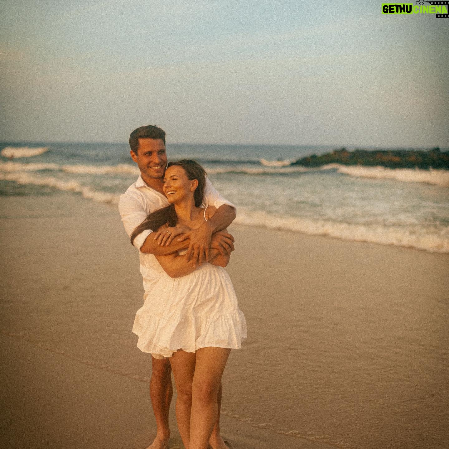 Cody Calafiore - 12.7K Likes - 📸❣️
@cristielaratta @neverthereyet
#engagement #engagementpost #engagementshoot #photo #photoshoot #beach