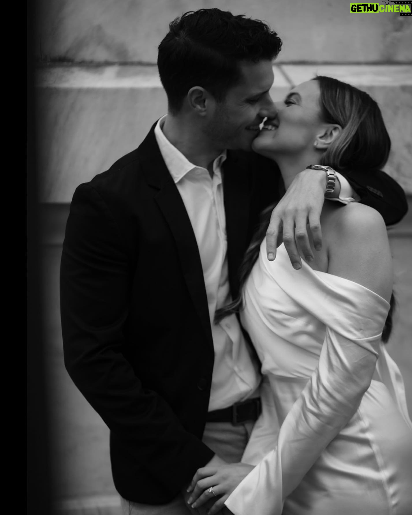 Cody Calafiore - 7.4K Likes - 📸 ♥️
Photo by: @neverthereyet
.
.
.
.
#engagementring #engaged #engagementshoot #engagementphotos #weddingphotography #weddingphoto #fiancé #wedding #weddingphotographer
