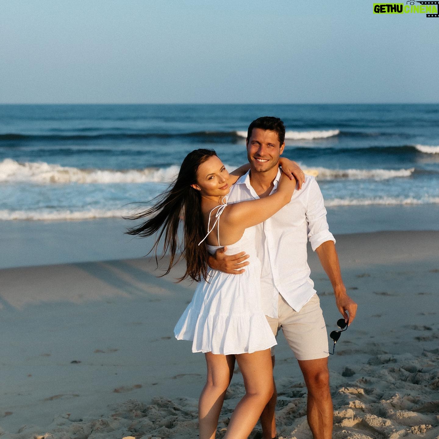 Cody Calafiore - 12.7K Likes - 📸❣️
@cristielaratta @neverthereyet
#engagement #engagementpost #engagementshoot #photo #photoshoot #beach