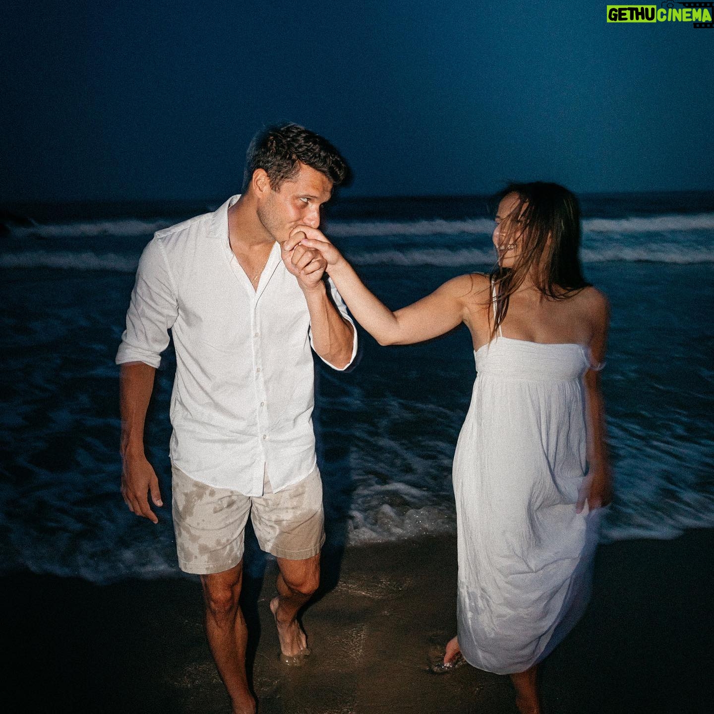 Cody Calafiore - 12.7K Likes - 📸❣️
@cristielaratta @neverthereyet
#engagement #engagementpost #engagementshoot #photo #photoshoot #beach