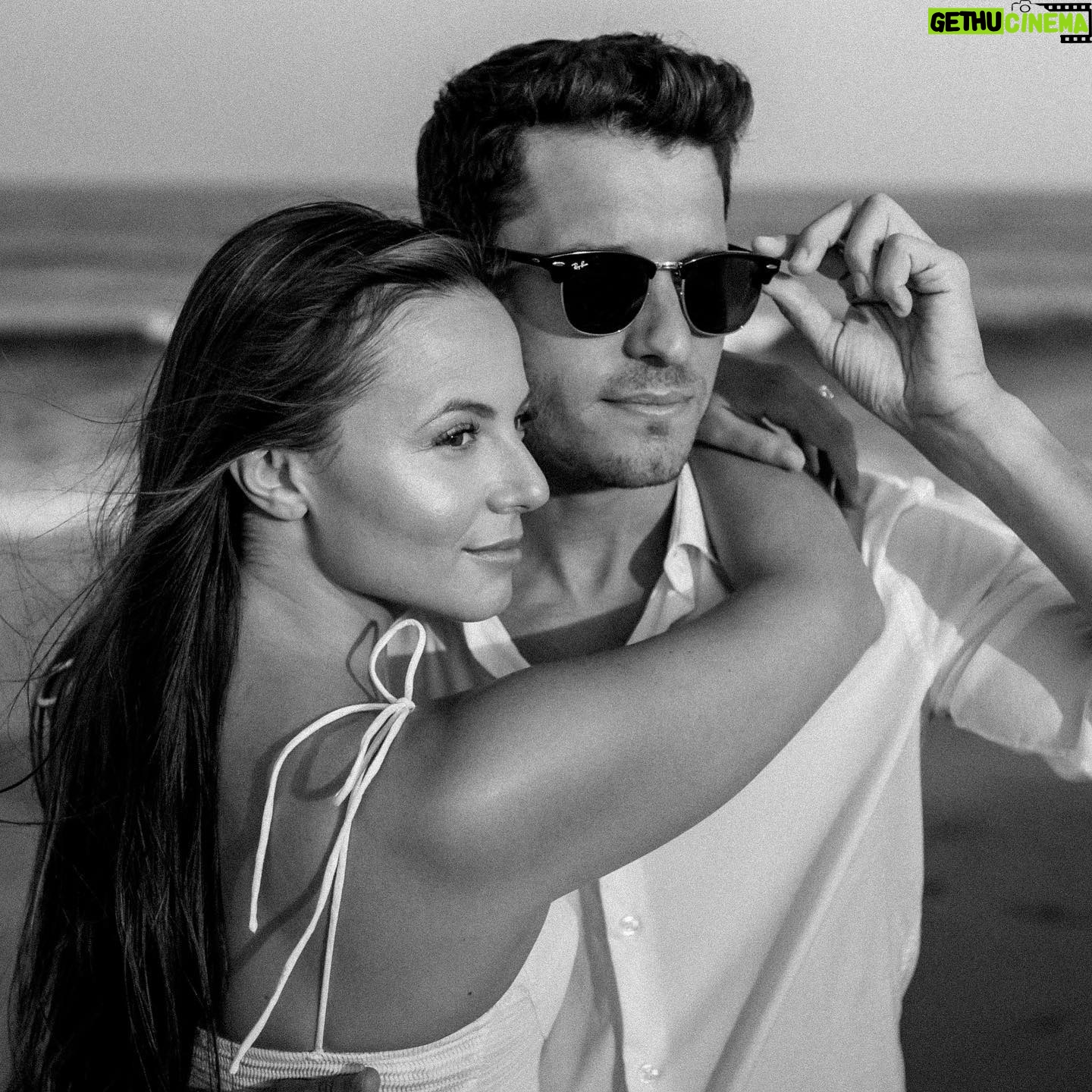 Cody Calafiore - 12.7K Likes - 📸❣️
@cristielaratta @neverthereyet
#engagement #engagementpost #engagementshoot #photo #photoshoot #beach