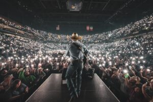 Cody Johnson Instagram - Another sold out show in Birmingham! Let’s go, #CoJoNation! Don’t forget to vote for the @cmt Music Awards today, y’all! Link in bio.

📸 @jttex
