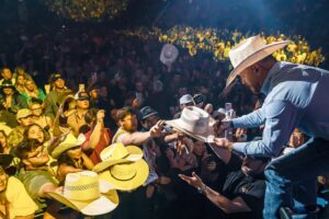 Cody Johnson Instagram - Another sold out show in Birmingham! Let’s go, #CoJoNation! Don’t forget to vote for the @cmt Music Awards today, y’all! Link in bio.

📸 @jttex