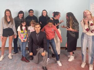Cody Linley Instagram - 🎉Happy new year everyone! 🙏Thank you to all the amazing actors from last week that rocked this holiday season’s classes. 😃(Improv game show, Casting from an Actor’s Perspective & the Emotional Scale Workshop). ❤️Wishing the best for you all this year!!! 
•
•
•
#actors #teaching #holidays #fun #codylinley #codylinleylove #inspire