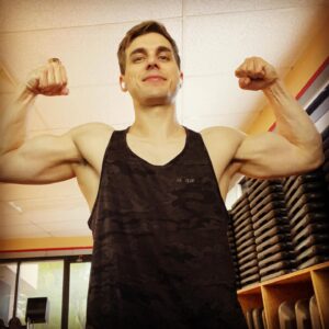 Cody Linley Instagram - I feel pumped for the weekend! 💪 
•
•
•
#flex #workout #pumped #codylinley #codylinleylove #weekend #joy