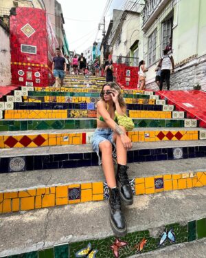 Colette Instagram - Jour 35 : Les escaliers Selaron   petit dump de ma sweet life ici. 

Tips pour les escaliers, commencer par le bas et remonter (pour voir les couleurs of course   parce que la rue du haut craint un peu)