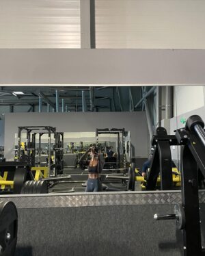 Colette Instagram - Jour 19 : LE SPORT C’EST MON ÉQUILIBRE. (alors voici un petit dump) 

D’ailleurs dites moi en commentaire qui va à la salle ? 

Même en Argentine j’ai décidé de pas lâcher, alors je fais mes séances la semaine, tous les jours et le week end j’en profite pour visiter le pays. Et puis même quand je visite je préfère marcher que prendre le taxi, j’aime randonner et me dépenser. 

Vous savez quand j’ai su que j’étais dedans ? Quand j’ai commencé à me faire une garde de robe pour aller à la salle. Ce jour là, ce jour là j’ai su que le sport et moi ce serait pour toujours.
