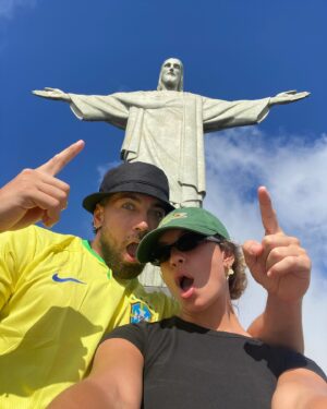 Colette Instagram - Jour 36 : Le Corcovado sous toutes ses formes.

Pour la petite histoire Cor co Vado signifie “Cœur, ou vais je ?”. On a eu la chance de le voir par tous les temps et sous tous les angles. On a de plus pris le tout premier train afin de ne pas avoir la foule et ça valait le coup de se lever ✨