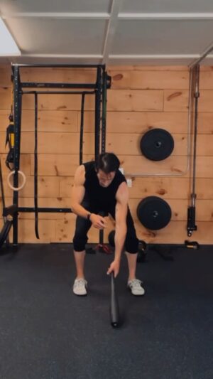 Colin Donnell Instagram - Swinging into Opening Week of @sharkonbroadway with a little #SundayFlow. Felt like tossing around my @onnit steel club and was a nice recovery from the week of shows heading into a very exciting week!

#kettlebellflow #kettlebell #kettleclub #steelclubtraining