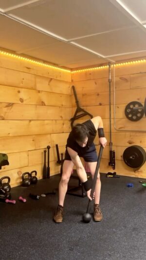 Colin Donnell Instagram - A different kind of #SundayFlow. Taking some inspiration from @shaidaeshraghi and @daring101 and picked up the mace this morning. PS Check out @thekb6ix for a cool DIY way to make your own!